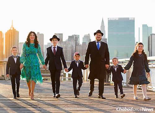 Rabbi Zev and Rivka Wineberg, and their five children