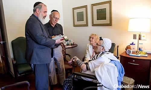 The ceremony took place on July 4 in Gergel’s room at an assisted-living facility. (Photo: Tracy Glantz/The State)
