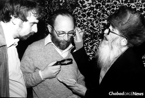 Reb Getche Vilensky, right, with Zeev Dashevsky at the upshernin (hair-cutting ceremony for 3-year-old boys) of his grandson in the early 1980s. At left, Michael Kara-Ivanon looks on. (Photo courtesy of Michael Kara-Ivanov)