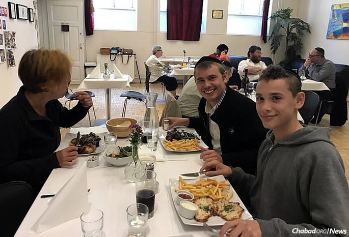 A kosher meat restaurant has opened in Copenhagen, offering a wide variety of dishes and the chance for a communal meal out. It has been on the radar of Chabad emissaries Rabbi Yitzchok (“Yitzi”) and Rochel Loewenthal for a long time now. (Photo: Chabad of Denmark)