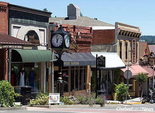 Main Street in Grass Valley, Calif. The majority of shops in the area are independent, with few chain retailers or big-box stores. (Photo: Wikimedia Commons/Frank Schulenburg)