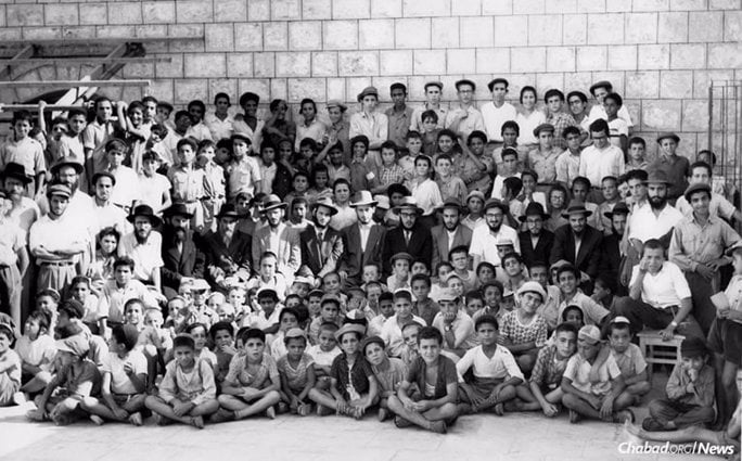 The young emissaries, seen here in the middle row, traveled up and down the country, visiting with dignitaries and schoolchildren alike. (Photo courtesy of Kehot Publication Society)