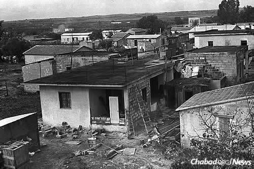 Kfar Chabad, seen here in 1949, was established that year by the sixth Rebbe—Rabbi Yosef Yitzchak Schneersohn, of righteous memory—and populated by Russian Chabad Chassidim who had survived the Holocaust and Soviet oppression. (Photo: Zoltan Kluger/Israel Government Press Office)