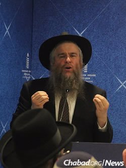 Rabbi Yosef Chaim Kantor spoke of the Rebbe&#39;s response to tragedy and loss. (Photo: Chabad of Mumbai/Chabad.org)