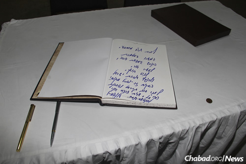 Israeli Prime Minister Benjamin Netanyahu wrote in the guest book at Nariman House: “To the Chabad House of Mumbai: Continue in your holy work as instructed by the Rebbe, to kindle light, to banish the darkness and to spread Ahavat Yisrael, love of your fellow, in this place and all over!
In memory of Rabbi Gavriel and Mrs. Rivka Holtzberg, of blessed memory, whose memory we revere.” — Benjamin Netanyahu (Photo: Chabad of Mumbai/ Chabad.org)