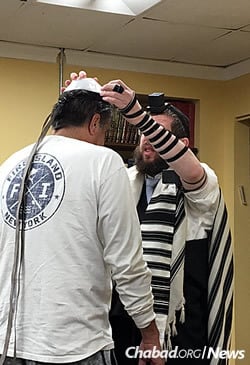 Wrapping tefillin with a community member