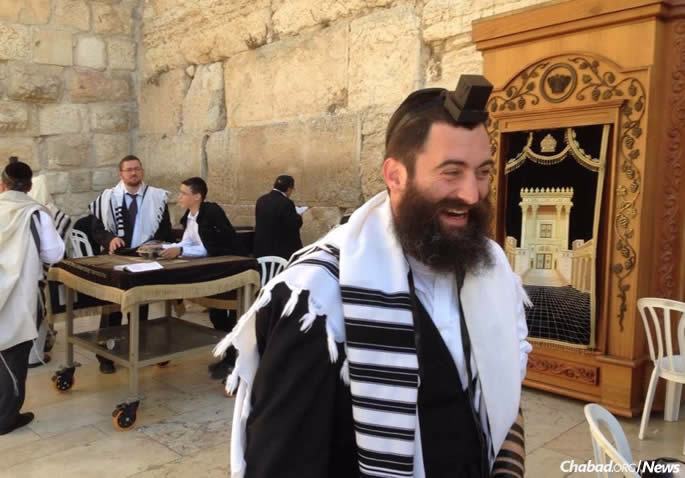 Rabbi Yitzi Hurwitz at the Kotel in Jerusalem in 2013, soon after he was diagnosed with ALS. (File photo)