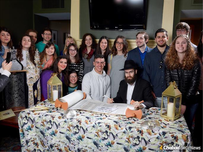 Alumni Founders of GoPuff Dedicate Torah Scroll to Drexel
