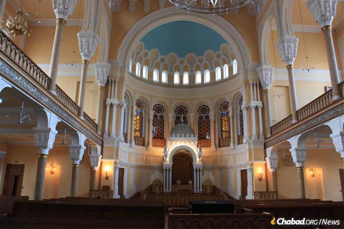 In St. Petersburg, Rabbi Menachem Mendel Pevzner will greet tournament guests and host Shabbat meals from his base in the historic Grand Choral Synagogue.