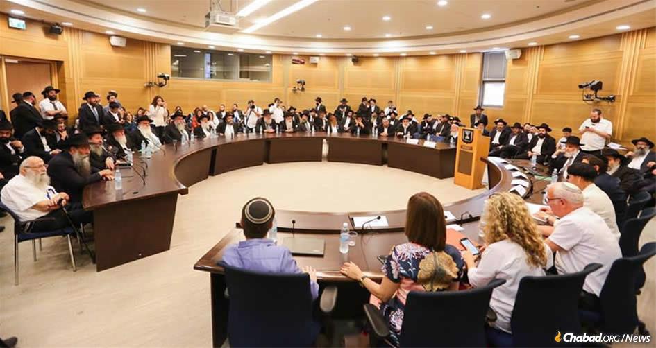 Members of the Knesset and other high-ranking Israeli officials met in a special session to focus on the legacy of the Rebbe—Rabbi Menachem M. Schneerson, of righteous memory. (Photo: Chabad of Israel)