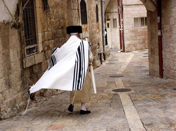 The distinctive garb of the Jerusalmite Chasidim includes elements of both Ashkenazi and Sepharadic traditions, which existed side by side in the Holy Land for centuries.