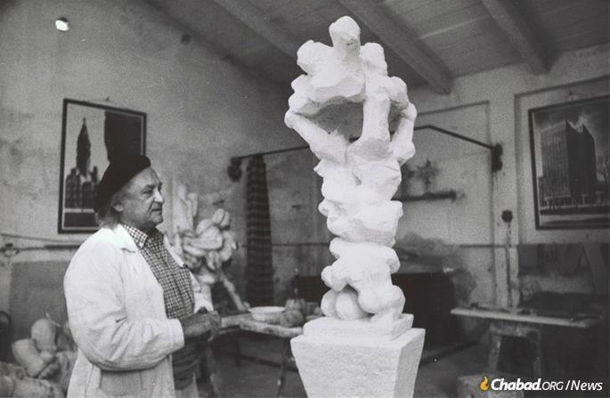 Jacques Lipchitz, born in the town of Druskininkai, today Lithuania, spent the pre-war years in Paris, becoming friends with Picasso, Modigliani and Soutine, among others. He first visited Tuscany in 1962, falling in love with the place, seen here at his studio in Villa Bozio circa 1967. (Photo: Jacques Lipchitz Collection at the Smithsonian Archives of American Art)