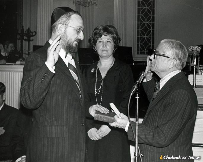 Fogelman, with Mayor Beame, making his affirmation to become youth commissioner of New York. (Photo: Fogelman family collection)