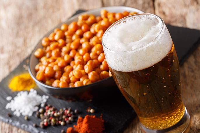 Chickpeas and beer are traditionally served at a Sholom Zachar.
