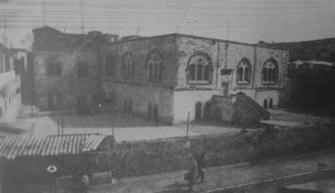 Beit Romano housed the Yeshivat Torat Emet. Today, greatly enlarged, it is once again a yeshivah.