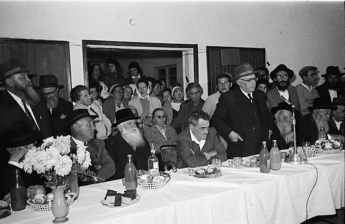 Residents of Kfar Chabad greet President Zalman Shazar in 1963.