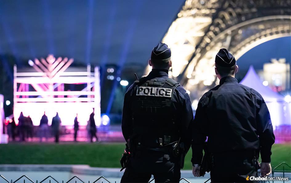 Chabad worked closely with Paris police to implement additional security measures in light of the riots. (Photo: Thierry Guez)