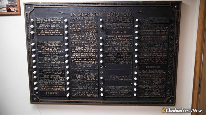 Most of the people memorialized on these plaques passed away in the early- and mid-20th century. (Photo: Brett Walkow)