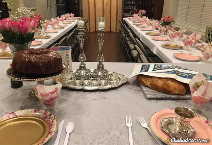 Chabad centers will welcome Super Bowl visitors for Friday-night services and Shabbat dinner. (Photo: Rohr Chabad House at Georgia Tech & Georgia State)