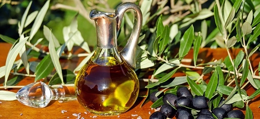olive-oil-1596639-crop.jpg