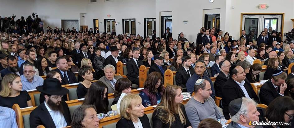 Hundreds of Jewish community members, law-enforcement representatives, local officials and well-wishers filled Chabad of Poway’s sanctuary to bid farewell to Lori Kaye.