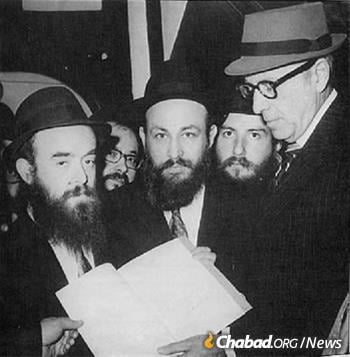 In 1972, Wouk brought a letter of greeting from U.S.President Richard Nixon marking the Rebbe's 70th birthday. Wouk, right, is shown here with, from left, Rabbi Abraham Shemtov, Rabbi Moshe Feller, Rabbi Yehuda Krinsky and Rabbi Shlomo Cunin.