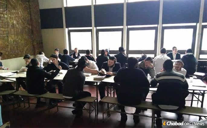 Yeshivah students in Buenos Aires continued their studies during a blackout that impacted millions.