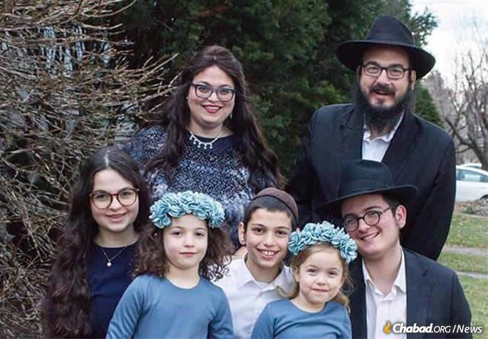 Rabbi Tzemach Cunin and family
