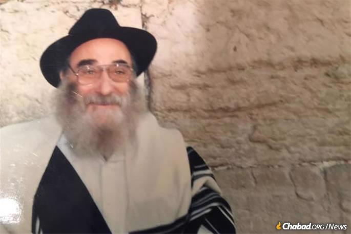 Chassidic activist Yehuda Leib (known as Leibke or Leibel) Mochkin at the Western Wall in Jerusalem.