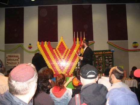 Tacoma, Washington - Publicizing the Chanukah Miracle