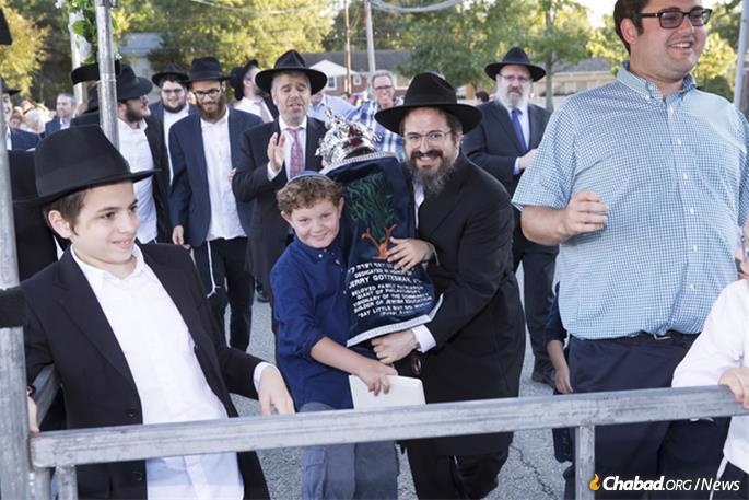 Rabbi Zalman Grossbaum, center, at the LifeTown Torah dedication ceremony. (Photo: Robert Schneider)