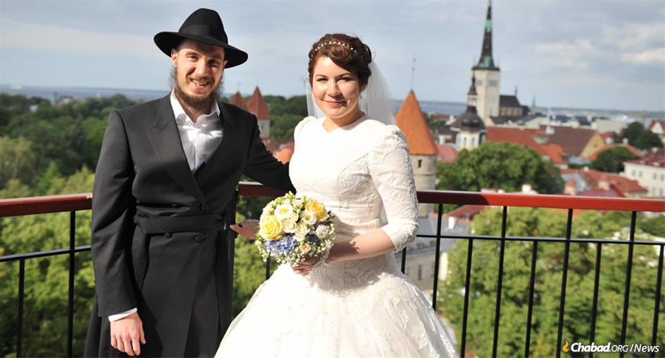 Eliyahu (Ilja) Šmorgun and his wife, Chaya, at their wedding