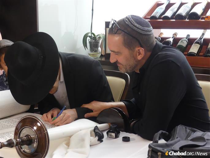 Rabbi Shimon Shimonov of Vienna, Austria, oversaw the final filling in of letters on the scroll. To his right is Bratislava Jewish Community president Dr. Tomas Stern.