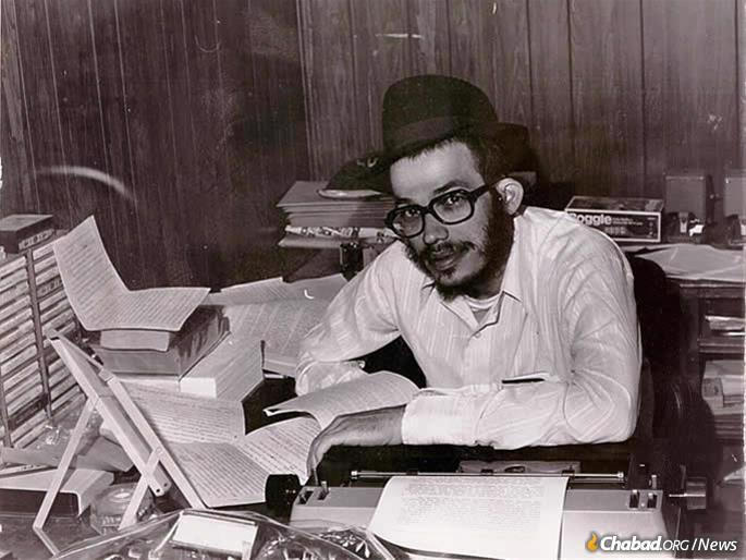 Avtzon at work in his office, circa the 1980s. The project to translate Likkutei Sichot into English carried a special meaning for him, making available the Rebbe's talks for an English-speaking audience being the organization's founding mandate. (Photo: SIE)