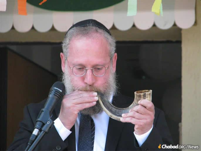 Rabbi Deutsch blowing the shofar in the month of Elul.