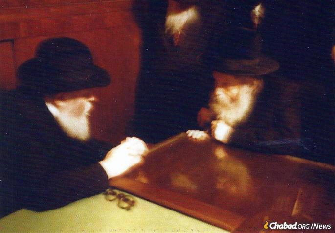 The Rebbe with the Rebbe of Gur, Rabbi Pinchas Menachem Alter (Photo: Wikimedia Commons)