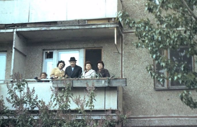 On the balcony of our appartment building in Saratov, with my grandmother Zelda next to me, her father David and my grandmother's two sisters.