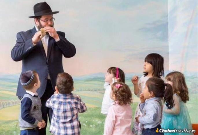 Blowing the shofar in the month of Elul for children, and teaching them about Rosh Hashanah.