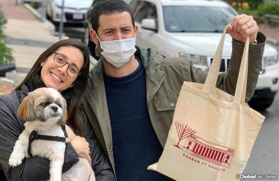 Chabad at Harvard provided hundreds of Shabbat boxes for medical staff at local hospitials, as well as students and faculty at Cambridge campuses, like Karen and Guy from Harvard Business School.