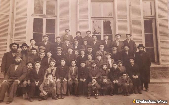Young Aharon Yaakov, top row, second from right, with fellow students in Brunoy, France.