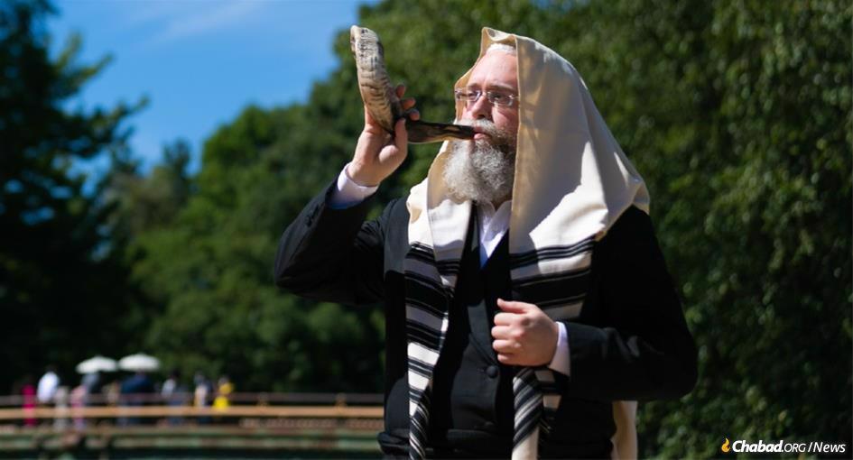 Chabad rabbis around the world are determined to do everything they can to make it possible for every Jewish person to hear the shofar on Rosh Hashanah, despite the global coronavirus pandemic. (Photo: Meir Pliskin)
