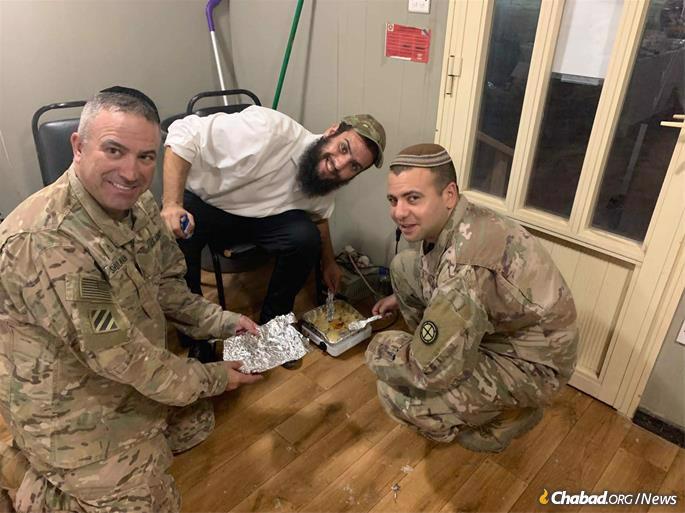 Duchman visits with Jewish U.S. servicemen in the Gulf region.