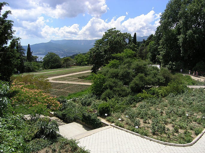 Un jardin dans la zone de villégiature autour de Yalta.