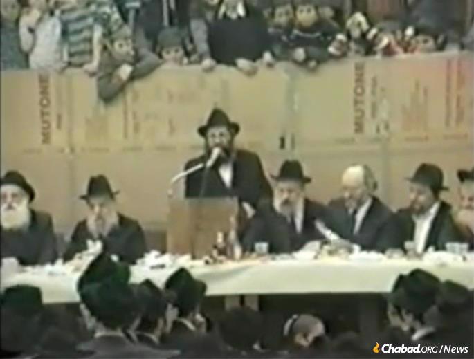 Lewin on the dais at 770 on Hei Teves