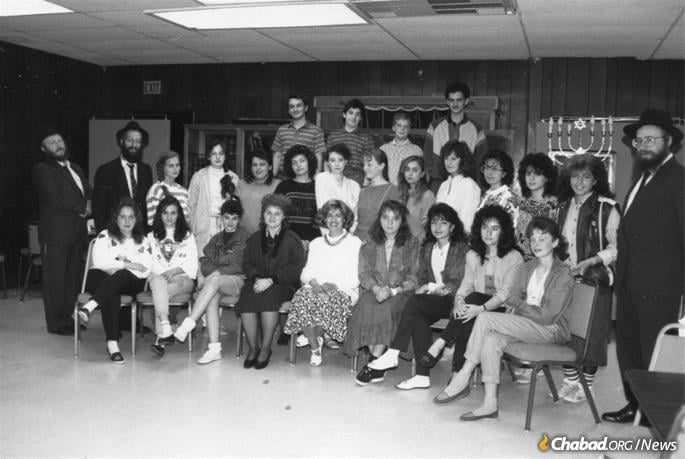 Kosofsky, bottom row center, surrounded by girls from F.R.E.E., along with rabbis from the program.