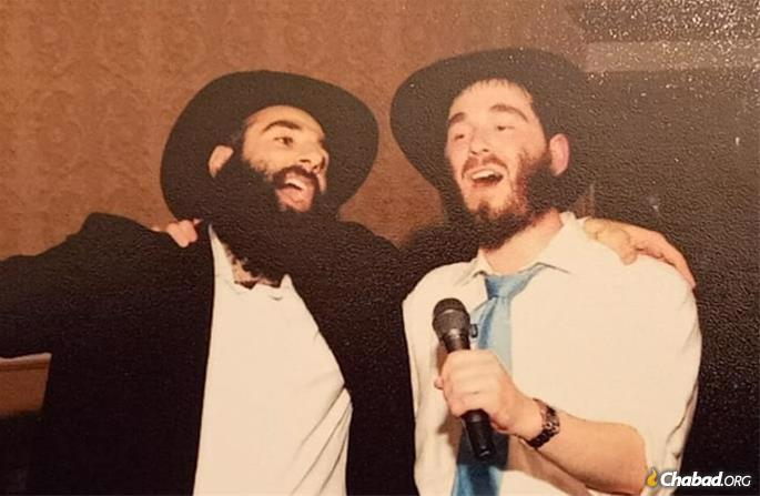 Yudi and Menachem singing Sz&#243;l a Kakas M&#225;r, the unofficial anthem of Hungarian Jewry.