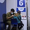 Israel tem queda de 60% na internação de idosos três semanas após início da vacinação