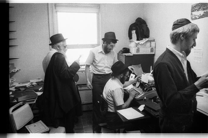 Reb Yoel (left, circa 1979) guided generations of young scholars in the arts of memorization, repetition and transcription. (Photo: Jewish Educational Media/The Living Archive)