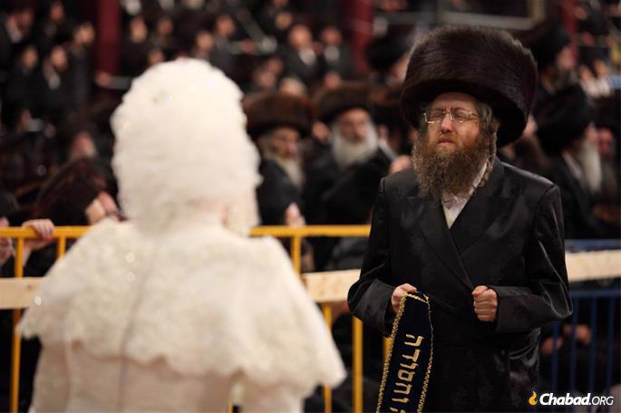 At a mitzvah tantz (photo: Yaakov Naumi/Flash90)