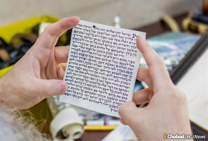 For a mezuzah to be kosher, a scribe must know and put into practice more than 700 laws involved with its writing. (Photo: Eliyahu Parypa/Chabad.org)